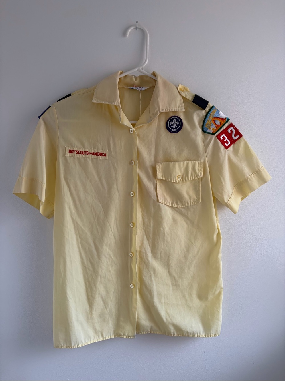Oscar de la Renta Pale Yellow Short-Sleeve Boy Scouts Shirt with Patch Accents